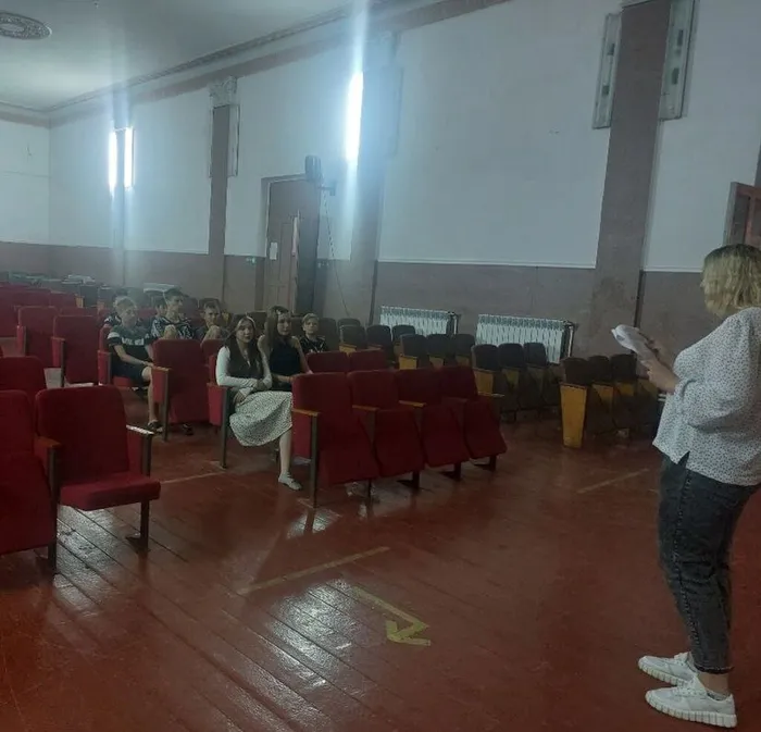 На век в нашу память вошли эти дни